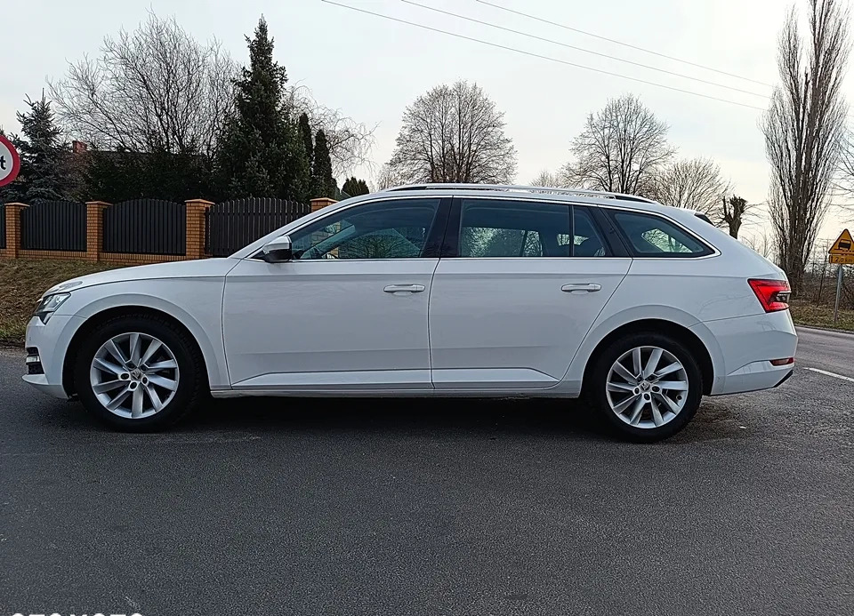 Skoda Superb cena 87700 przebieg: 121000, rok produkcji 2019 z Toruń małe 781